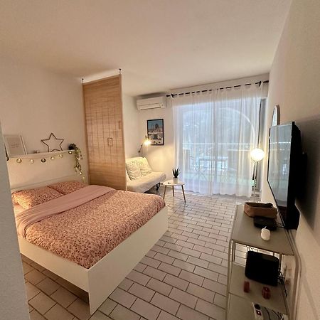 Studio Sur Le Port De Hyeres - A 2Min Des Plages, Clim & Balcon Екстер'єр фото