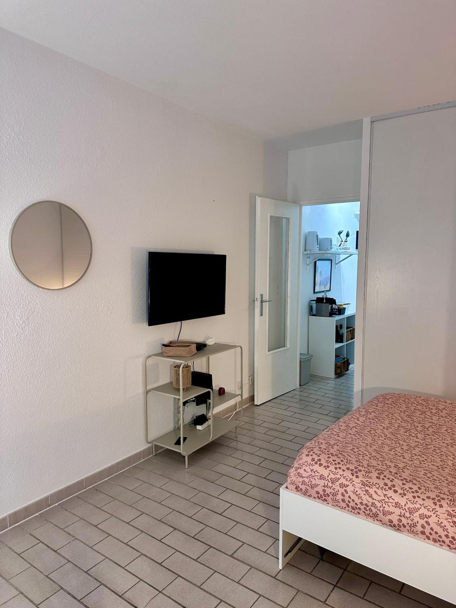 Studio Sur Le Port De Hyeres - A 2Min Des Plages, Clim & Balcon Екстер'єр фото